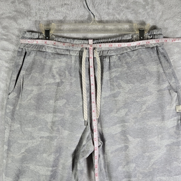 Vuori Performance Jogger Womens Size Medium Joggers Camo Drawstring Active Comfy - Picture 5 of 8